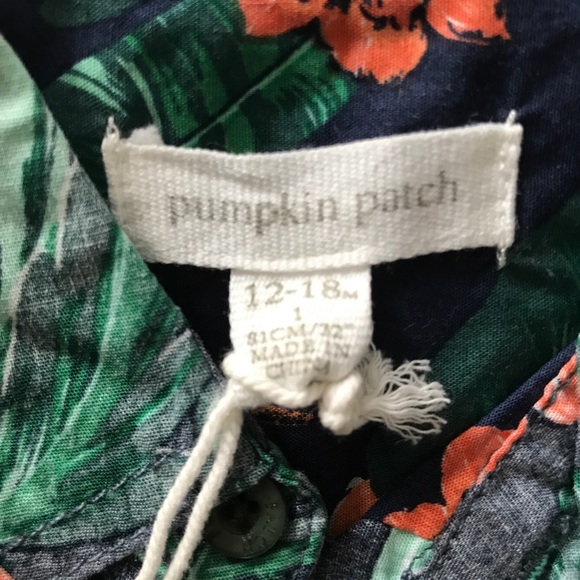 Short sleeve button down shirt. - Picture 3 of 3